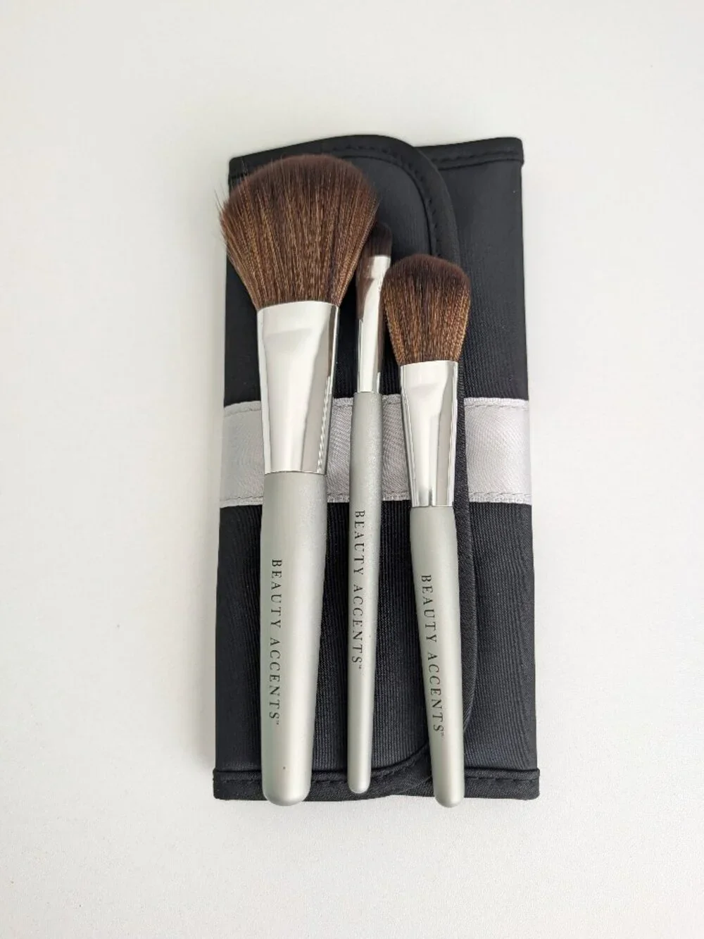 Beauty Accents Brush Set with Travel Wrap Eyeshadow Blush Powder Brush New
